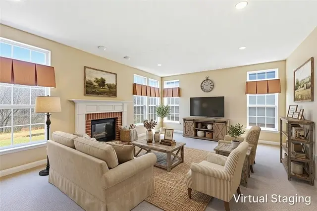 153 Hunter Drive gallery image 12