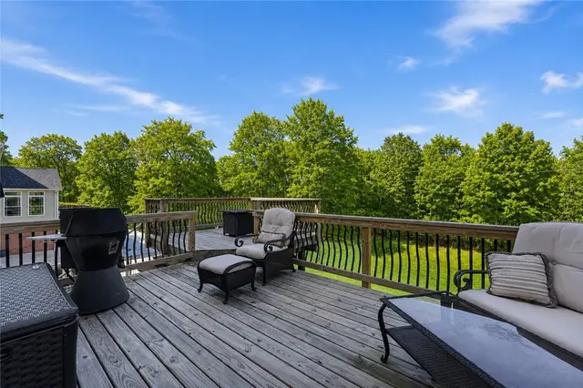 153 Hunter Drive gallery image 15