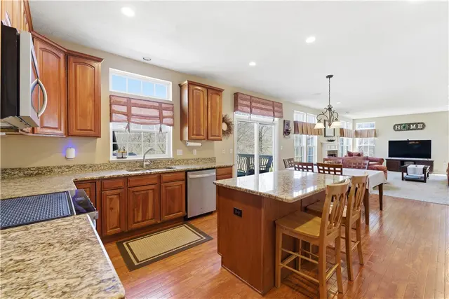153 Hunter Drive gallery image 23