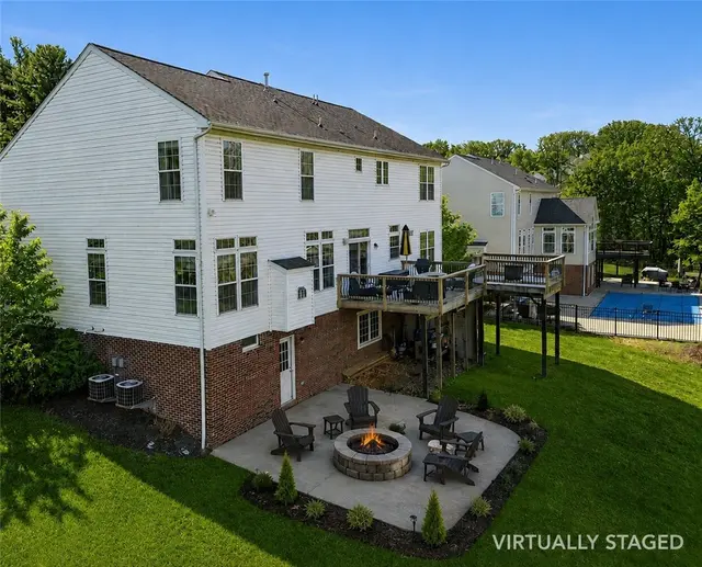 153 Hunter Drive gallery image 31