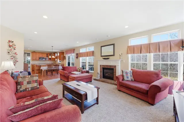 153 Hunter Drive gallery image 34