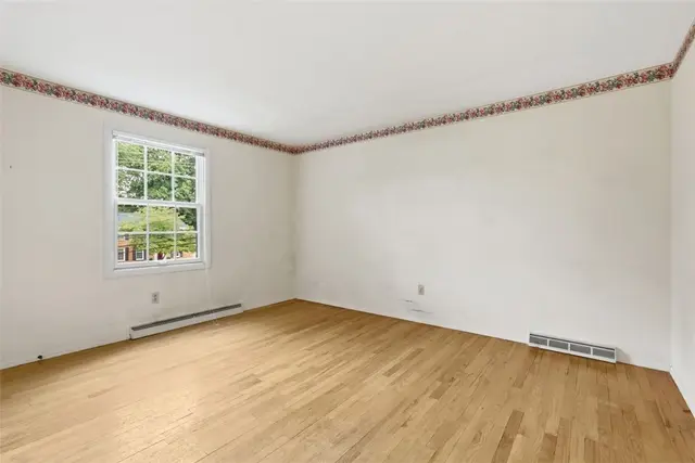 1534 King Charles Drive gallery image 3