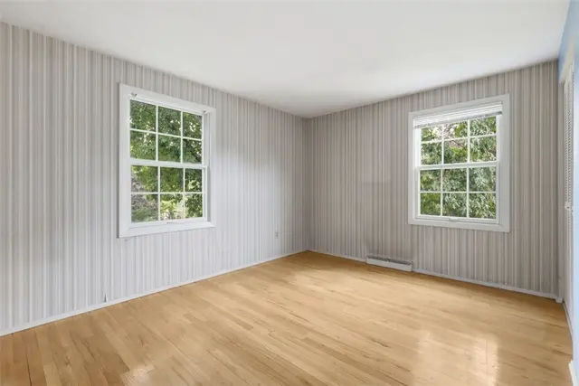 1534 King Charles Drive gallery image 4