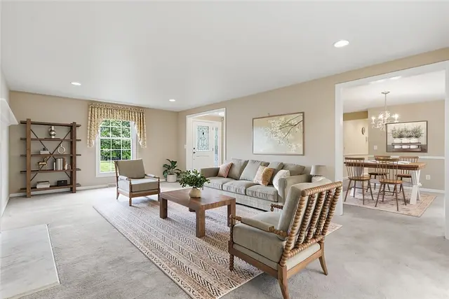 1534 King Charles Drive gallery image 5
