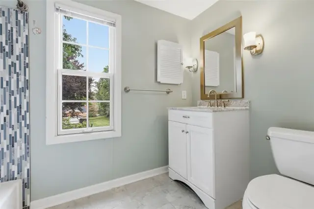 1534 King Charles Drive gallery image 7