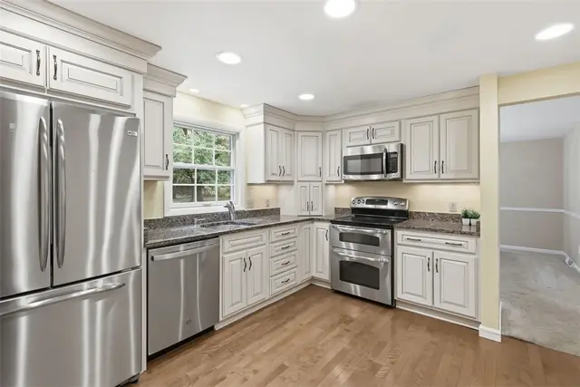 1534 King Charles Drive gallery image 8