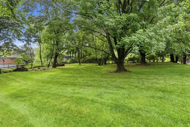 1534 King Charles Drive gallery image 11