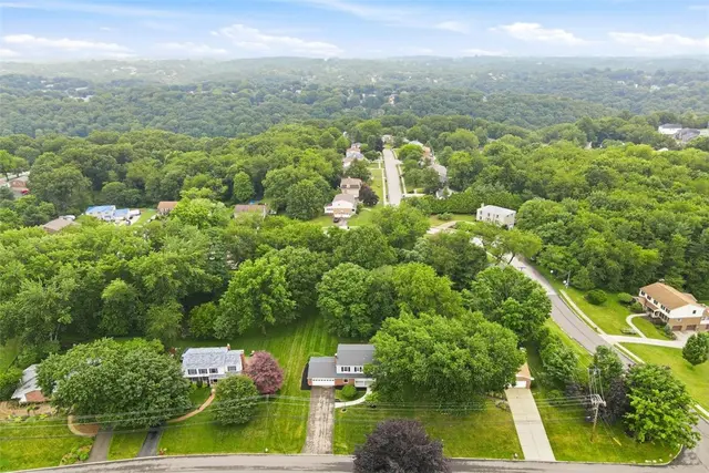 1534 King Charles Drive gallery image 13