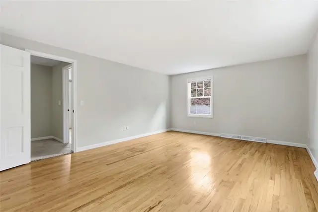 1534 King Charles Drive gallery image 17