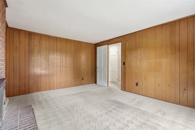 1534 King Charles Drive gallery image 18