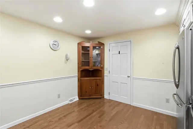 1534 King Charles Drive gallery image 22