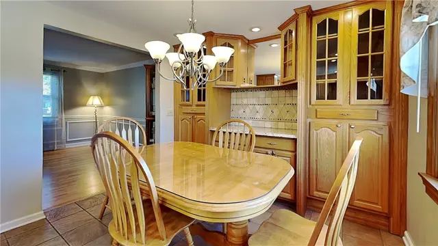 1537 King Charles Dr gallery image 2