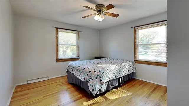 1537 King Charles Dr gallery image 4