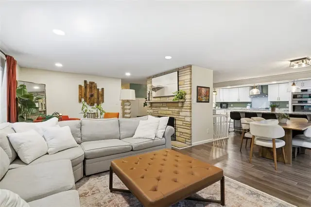 1538 King Charles Dr gallery image 3