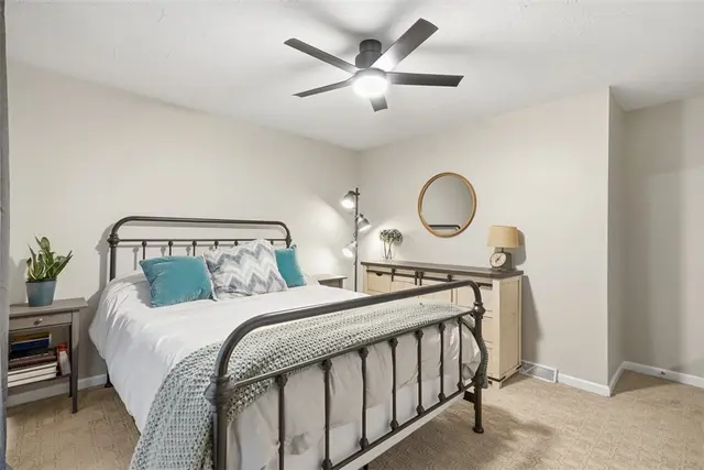 1538 King Charles Dr gallery image 4