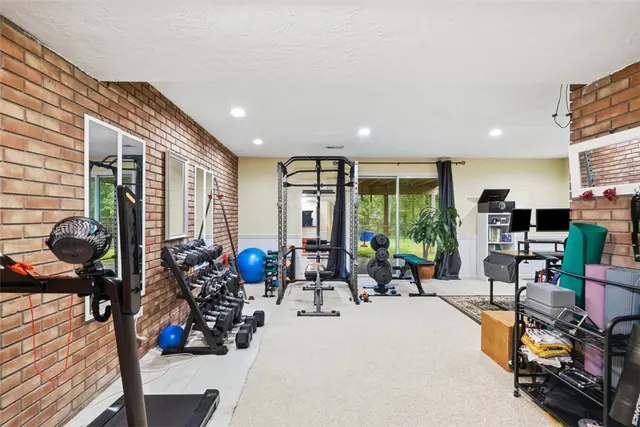 1538 King Charles Dr gallery image 6