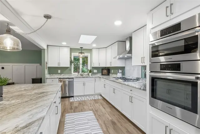 1538 King Charles Dr gallery image 8