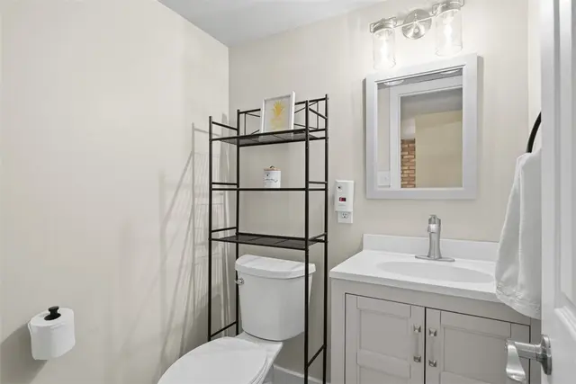 1538 King Charles Dr gallery image 10