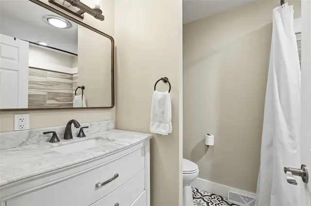 1538 King Charles Dr gallery image 12