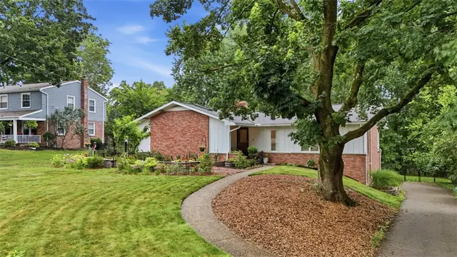 1538 King Charles Dr gallery image 14