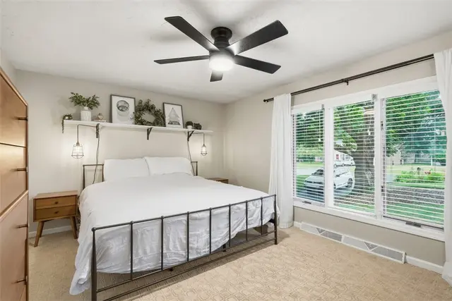 1538 King Charles Dr gallery image 16