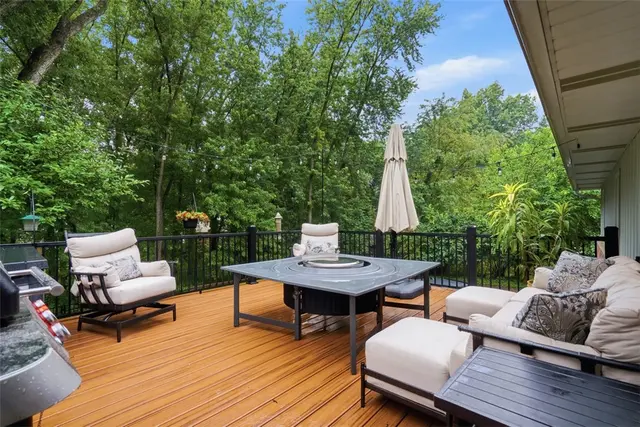 1538 King Charles Dr gallery image 18