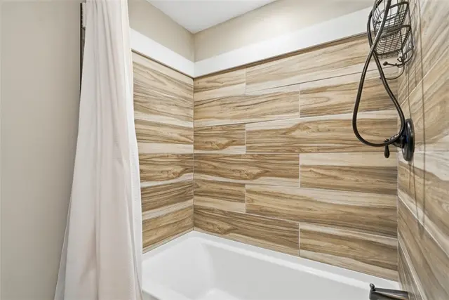 1538 King Charles Dr gallery image 23