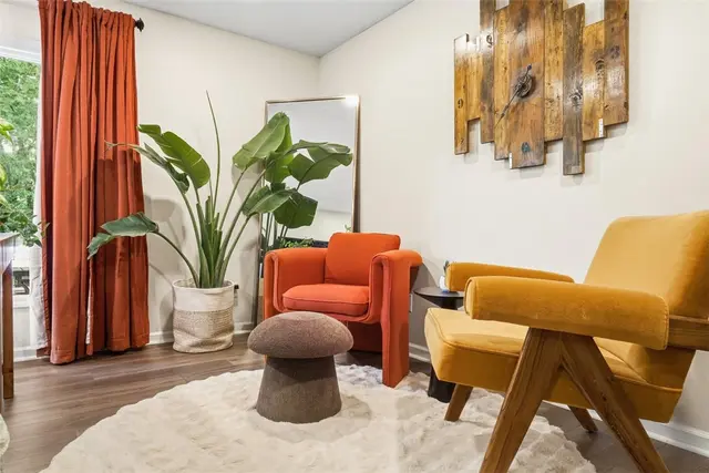 1538 King Charles Dr gallery image 27