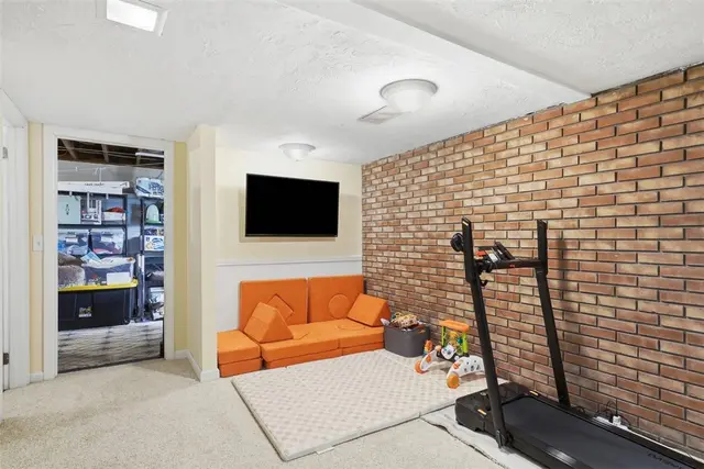 1538 King Charles Dr gallery image 28