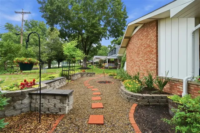 1538 King Charles Dr gallery image 30