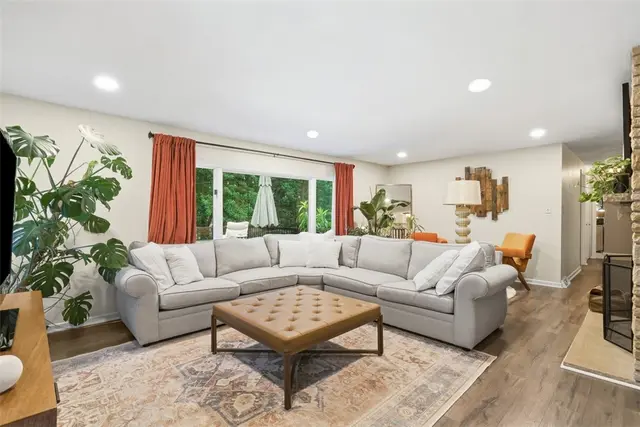 1538 King Charles Dr gallery image 35