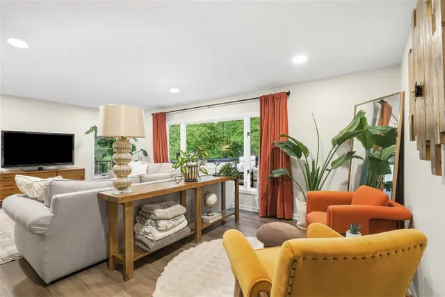 1538 King Charles Dr gallery image 43
