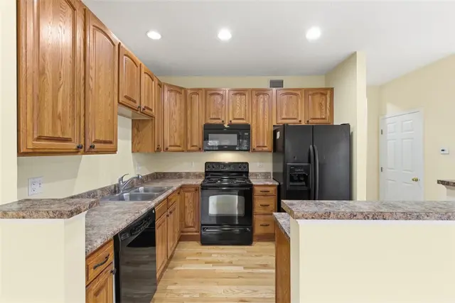 154 Southern Valley Ct gallery image 9