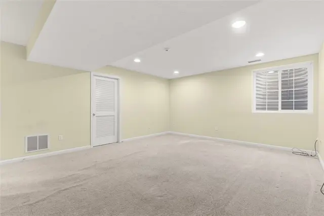154 Southern Valley Ct gallery image 22