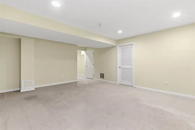 154 Southern Valley Ct gallery image 23