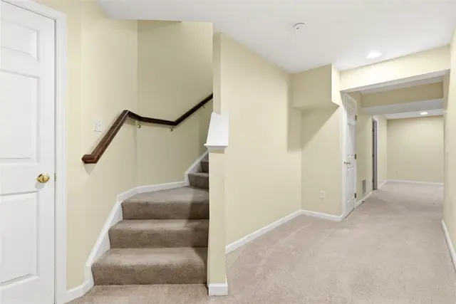 154 Southern Valley Ct gallery image 24
