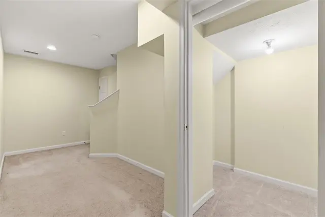 154 Southern Valley Ct gallery image 25