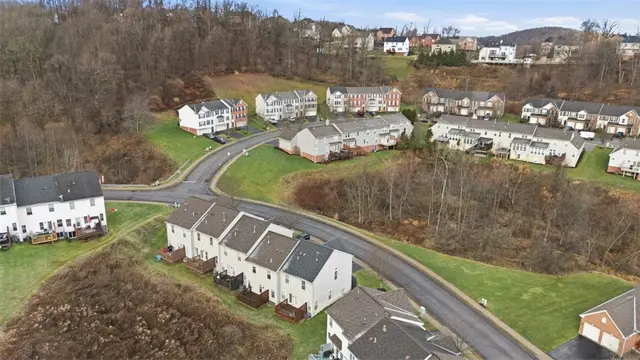 154 Southern Valley Ct gallery image 31