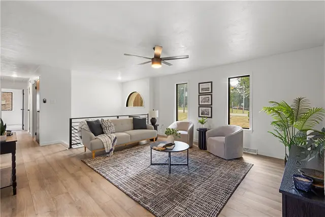 1546 W Ingomar Road gallery image 2