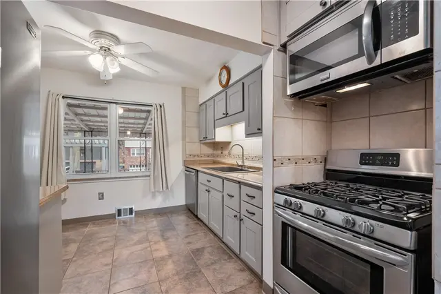 155 Bradley Lane gallery image 9