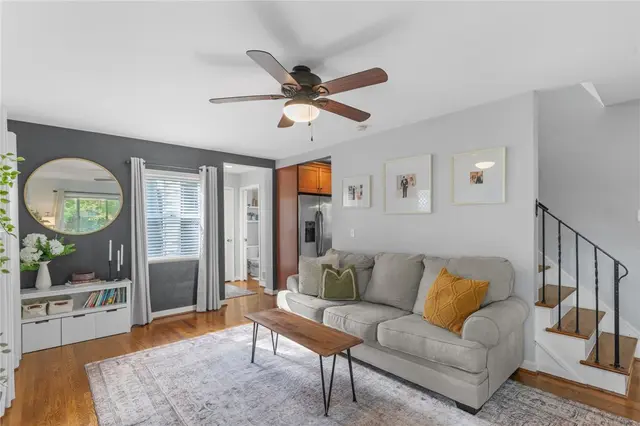 1553 Crestview Dr gallery image 3
