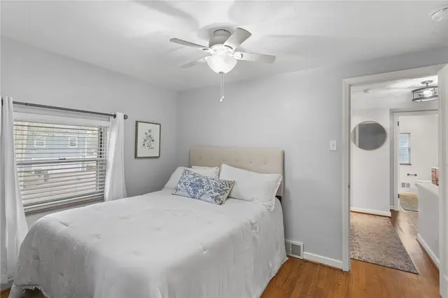 1553 Crestview Dr gallery image 6