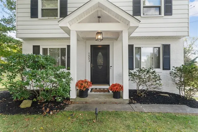 1553 Crestview Dr gallery image 8
