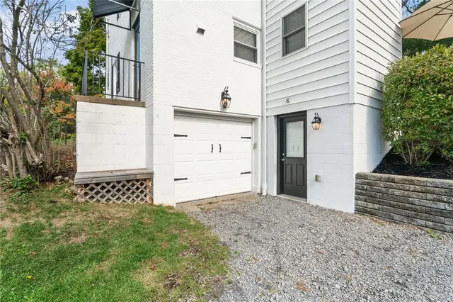 1553 Crestview Dr gallery image 10