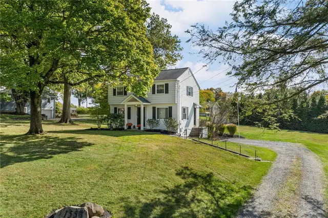 1553 Crestview Dr gallery image 11