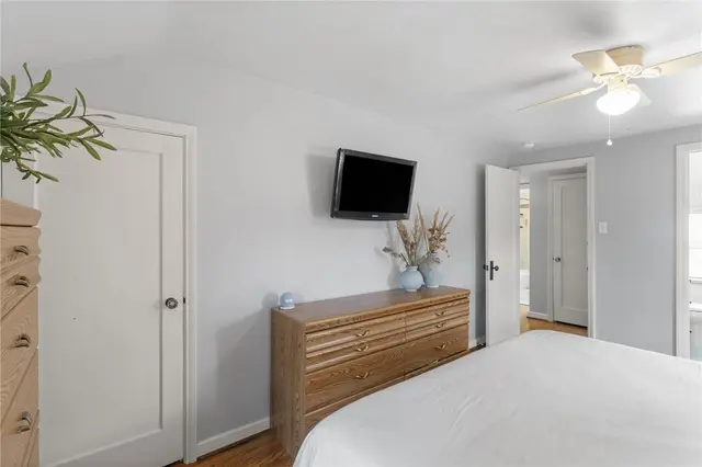 1553 Crestview Dr gallery image 14