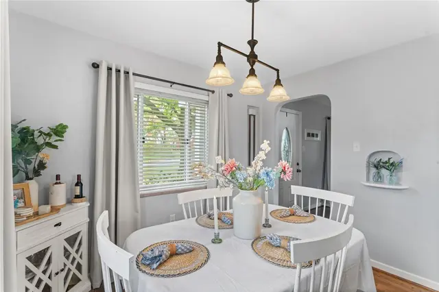 1553 Crestview Dr gallery image 15