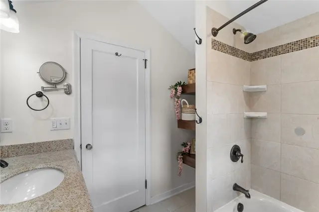 1553 Crestview Dr gallery image 21