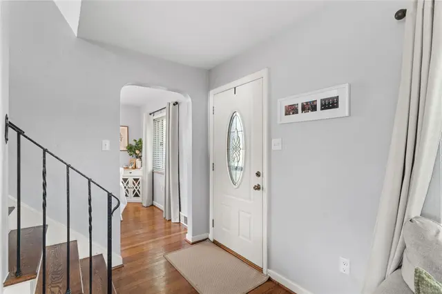 1553 Crestview Dr gallery image 22