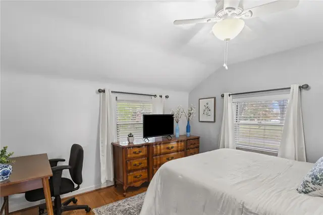 1553 Crestview Dr gallery image 23
